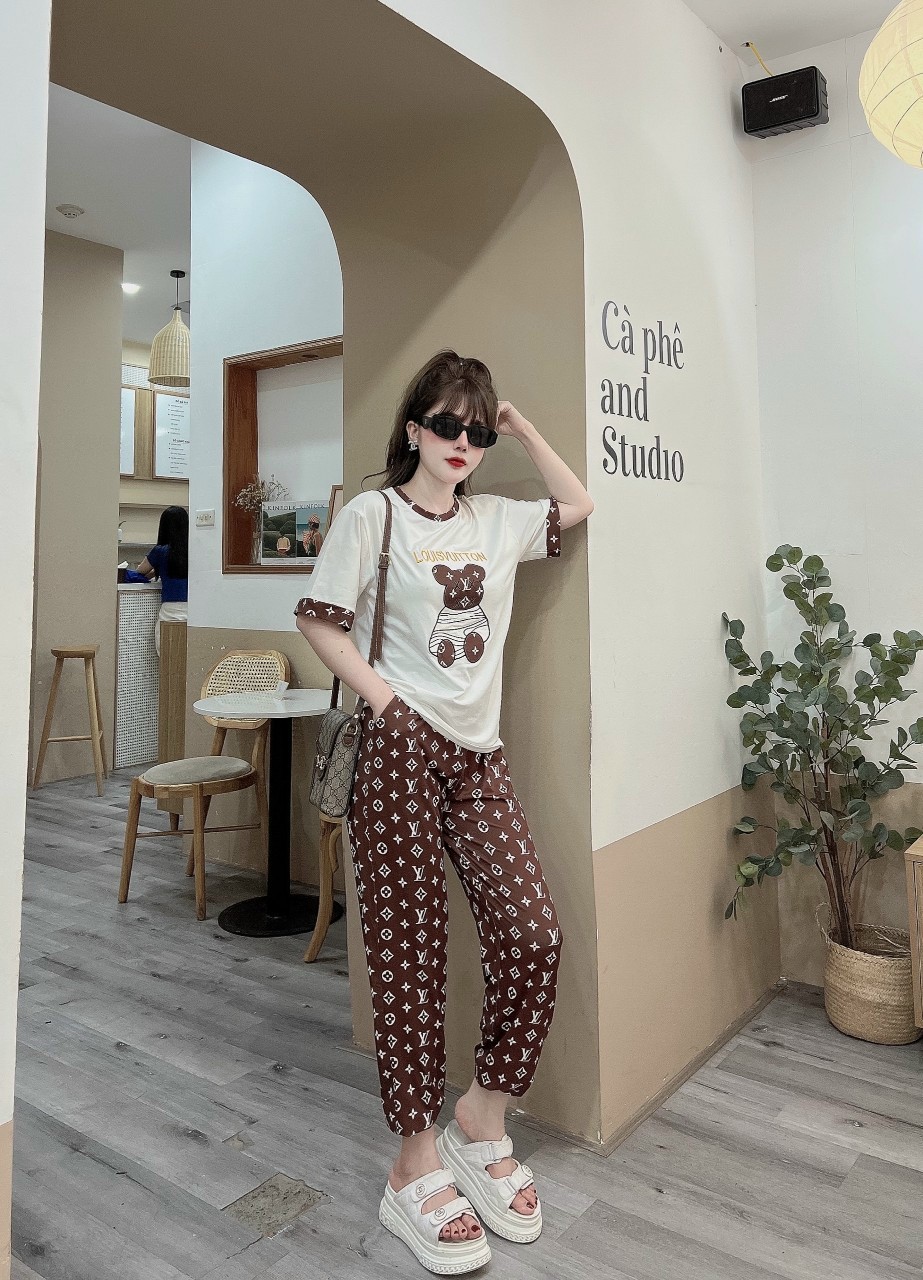 BỘ THỜI TRANG FOM RỘNG PHỐI HỌA TIẾT GẤU THÊU - BTN424